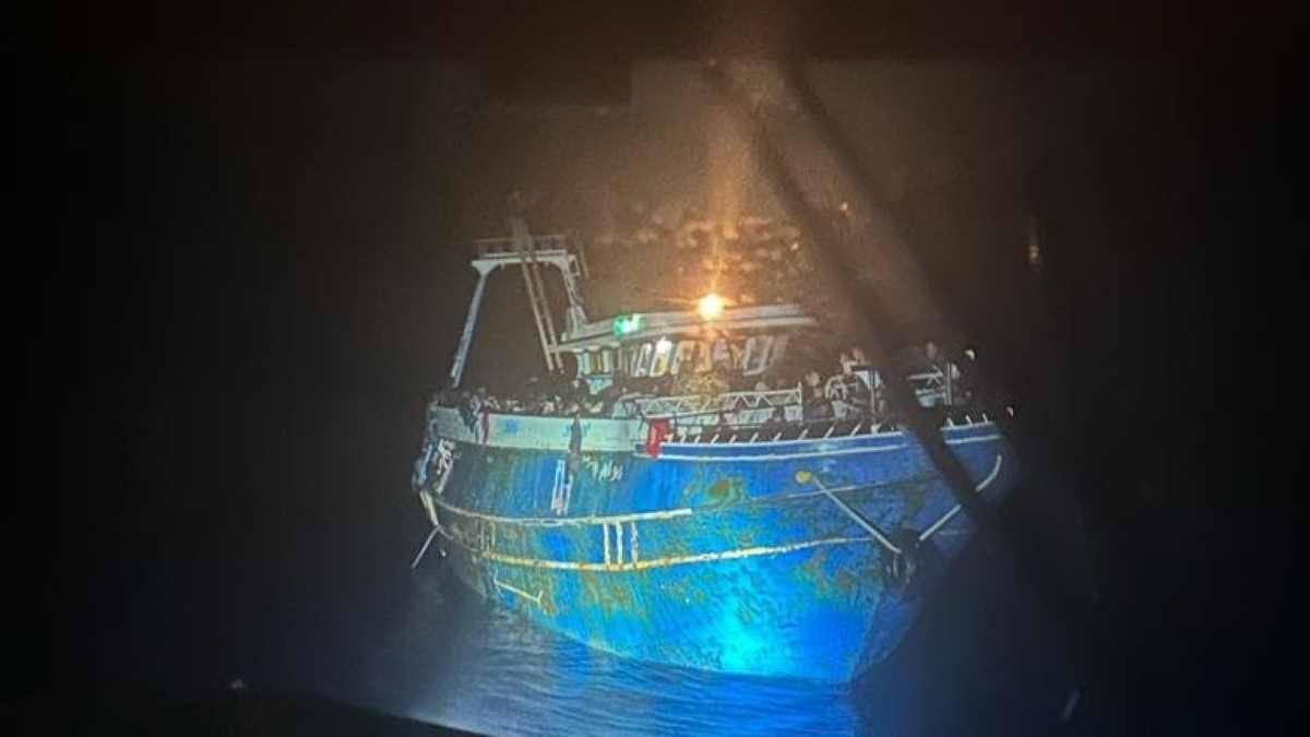 Βίντεο ντοκουμέντο: Η στιγμή που το πλοίο του θανάτου στην Πύλο γέρνει επικίνδυνα