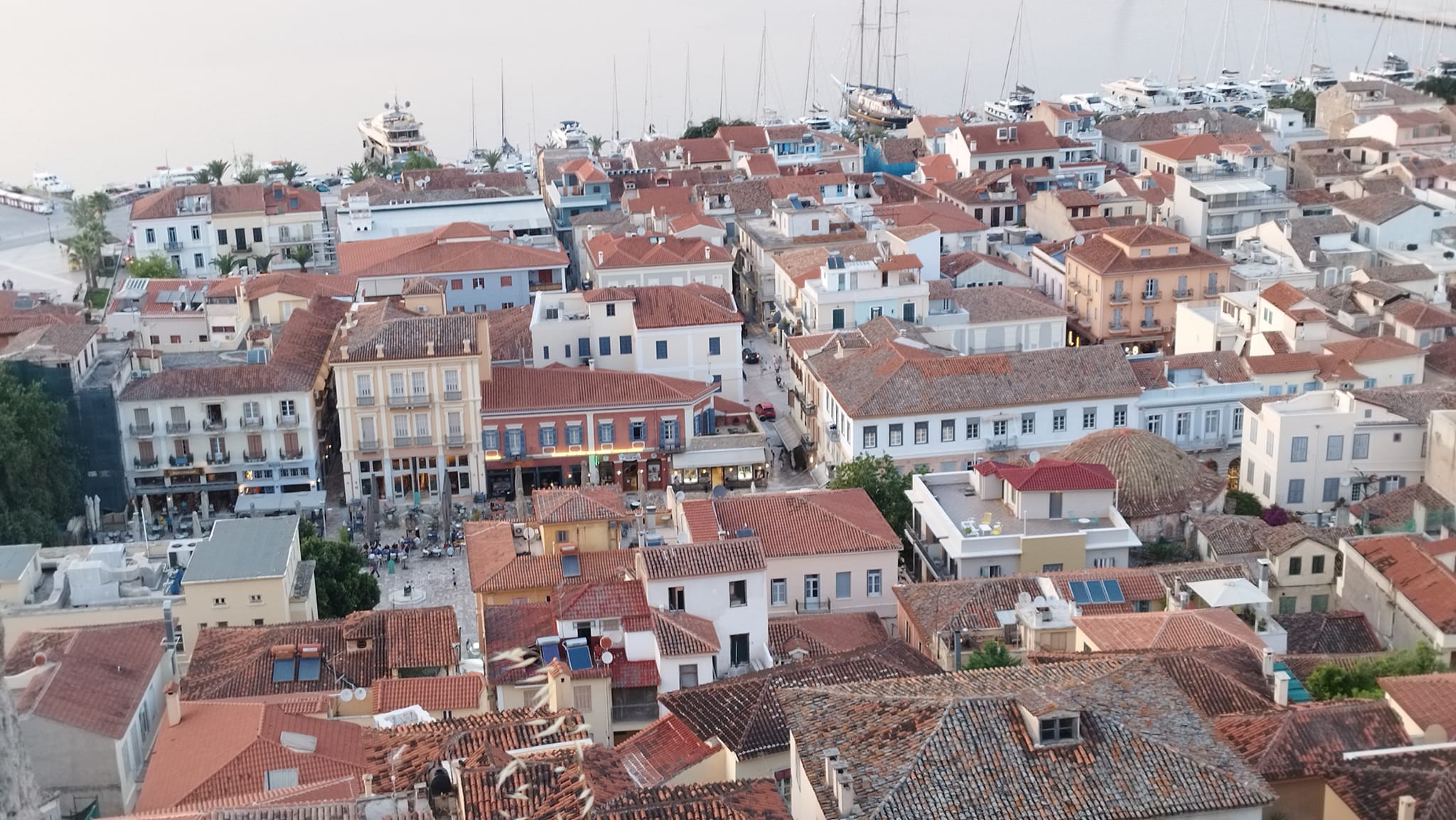 Η Πελοπόννησος ανθίζει τουριστικά και τον Οκτώβριο – Στο 88% οι κρατήσεις στα Airbnb