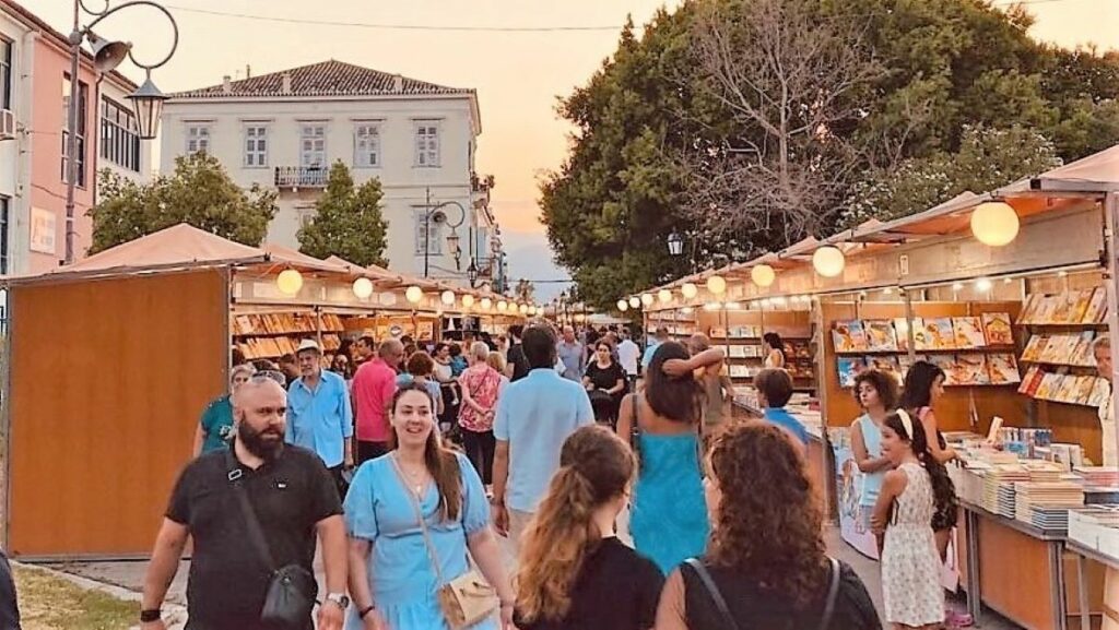 Πλήθος κόσμου στην έκθεση βιβλίου