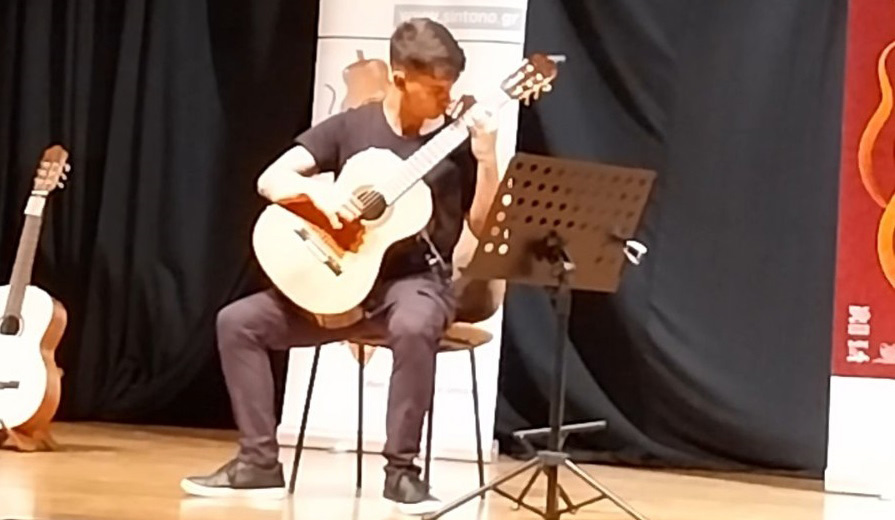 Άργος: Ένα ακόμα βραβείο για το νεαρό κιθαρίστα Δημήτρη Πατούρα