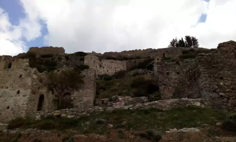 Κάστρο Γερακίου: Ο άγνωστος «μικρός» Μυστράς που μας περιμένει να τον ανακαλύψουμε