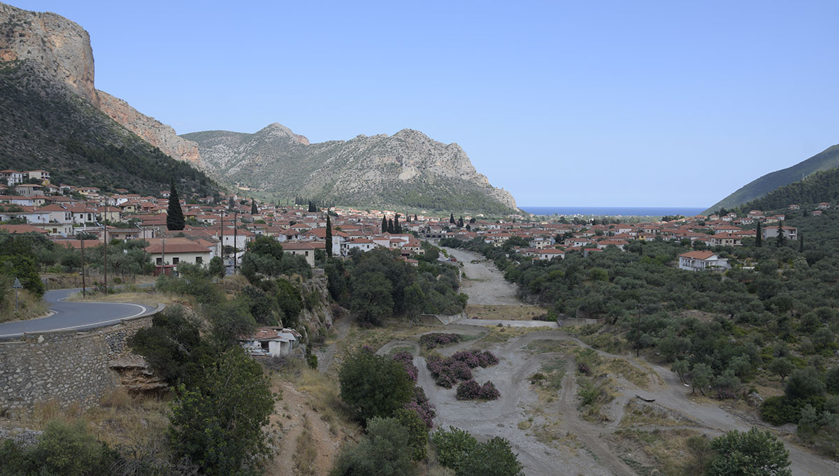 Το όνειρο των ξένων για ένα σπίτι στο Λεωνίδιο – Πώς εκτοξεύτηκε η αγορά ακινήτων τα τελευταία χρόνια