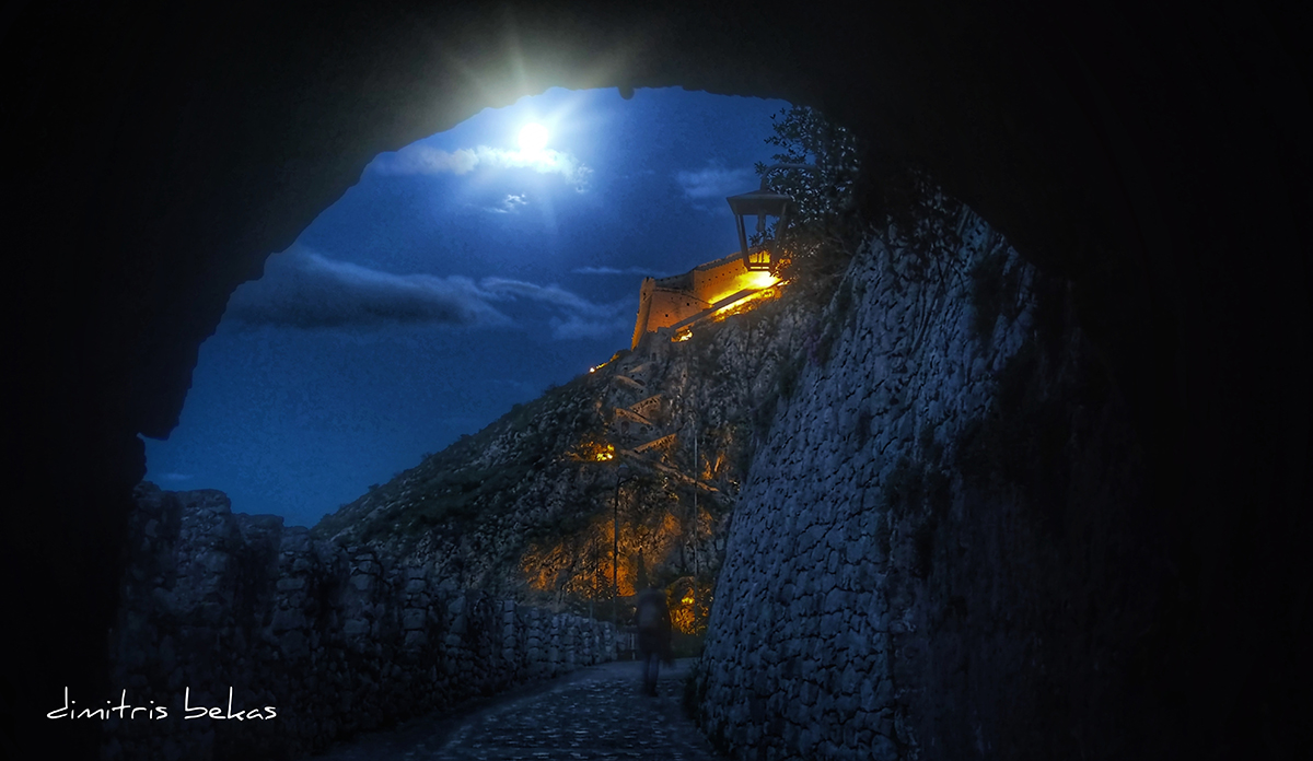 Το «Φεγγάρι του Ελαφιού» φώτισε τον Αργολικό ουρανό – Μαγευτικές εικόνες από το Ναύπλιο