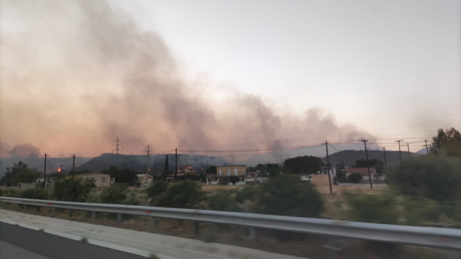 Φωτιά στο Λουτράκι: Άνοιξε η νέα Εθνική Αθηνών-Κορίνθου, στο ρεύμα προς Αθήνα