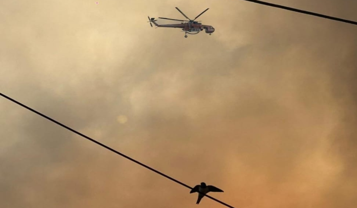 Συνεχίζεται για τρίτη μέρα η μάχη με τις φλόγες στο Λουτράκι – Τουλάχιστον 40 σπίτια κάηκαν ολοσχερώς