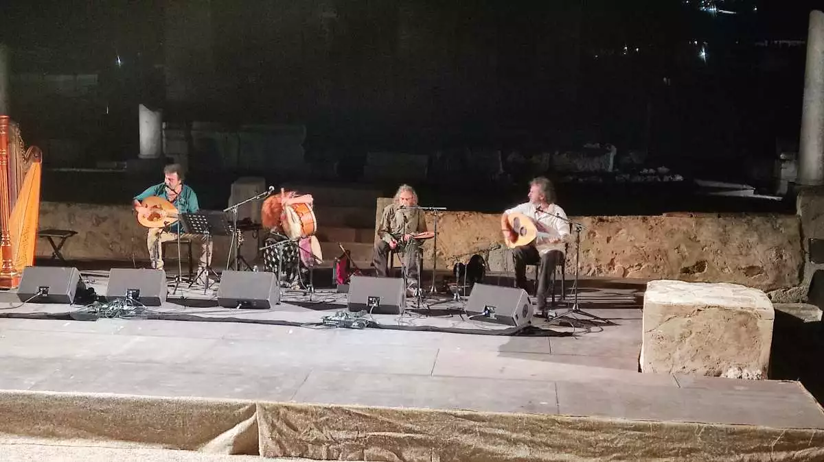 Συναυλία Ψαραντώνη στην Επίδαυρο: O 85άρης έφηβος γέμισε με μουσική το Μικρό Θέατρο