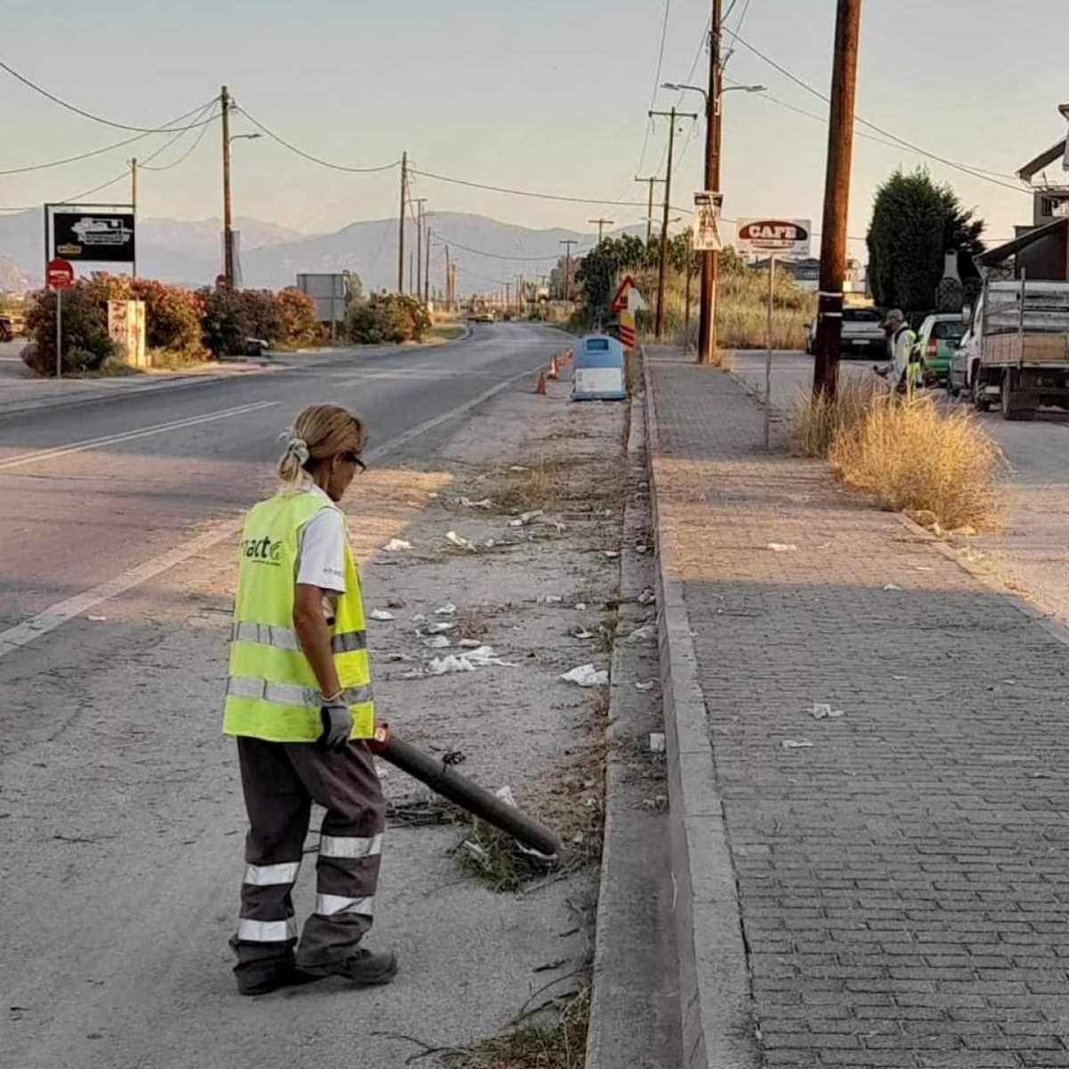 Σκουπίδια στην είσοδο του Ναυπλίου