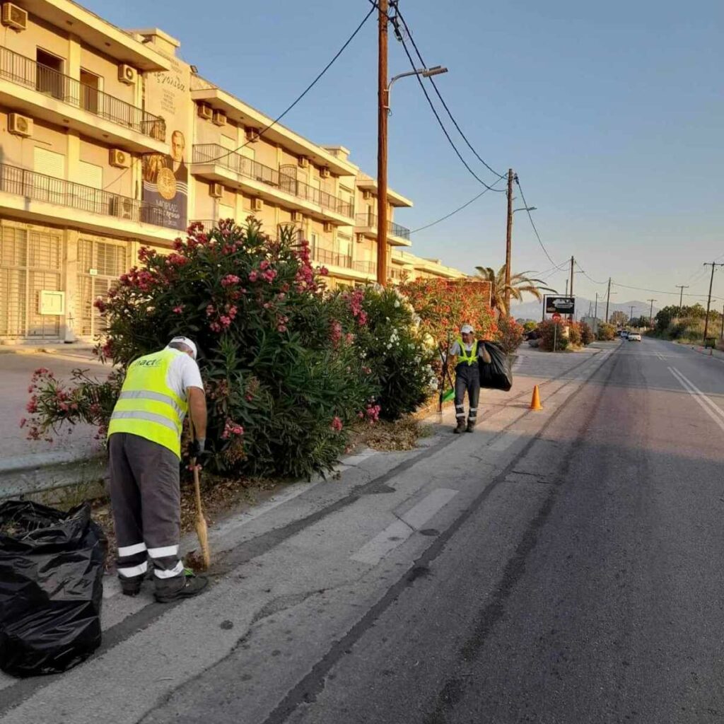 Σκουπίδια στην είσοδο του Ναυπλίου