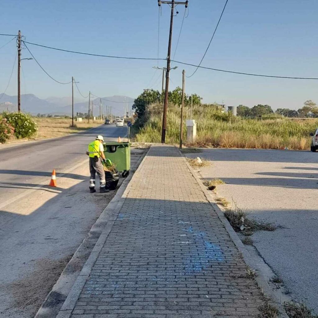 Σκουπίδια στην είσοδο του Ναυπλίου