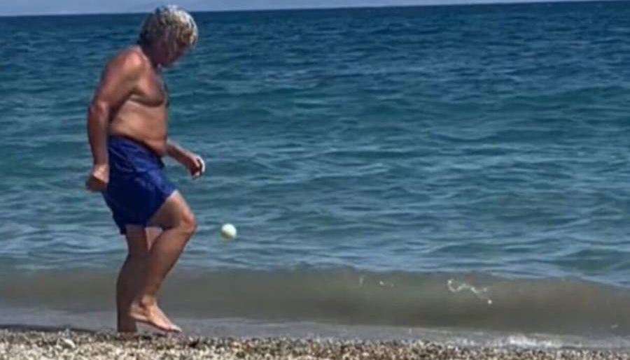 Μάγεψε με ένα μπαλάκι του τένις στο Γύθειο και έγινε viral στο TikTok