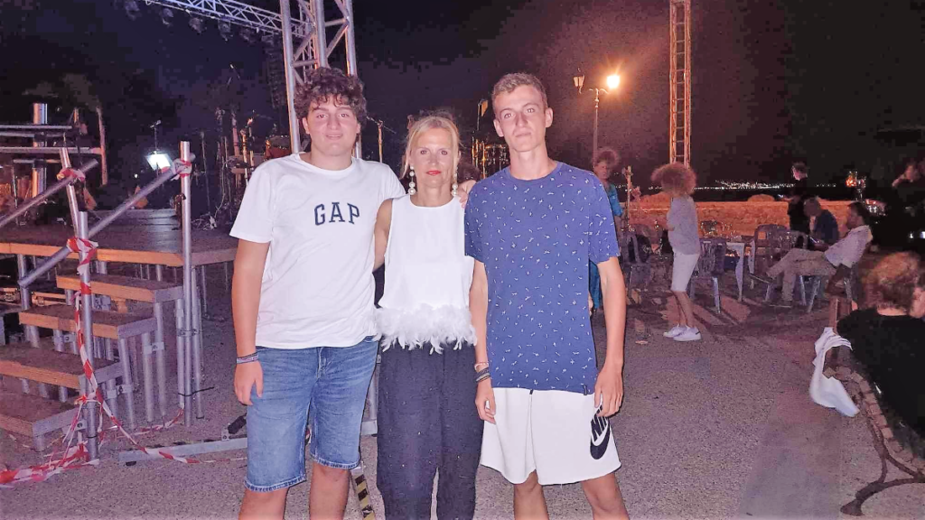 Η Μαρία Ράλλη με τους γιούς της - Συναυλία Γλυκερία στο Ναύπλιο