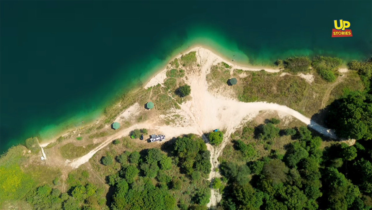 Αυτή είναι η εναλλακτική ημιορεινή παραλία της Ελλάδας που σπάει κάθε ρεκόρ επισκεπτών