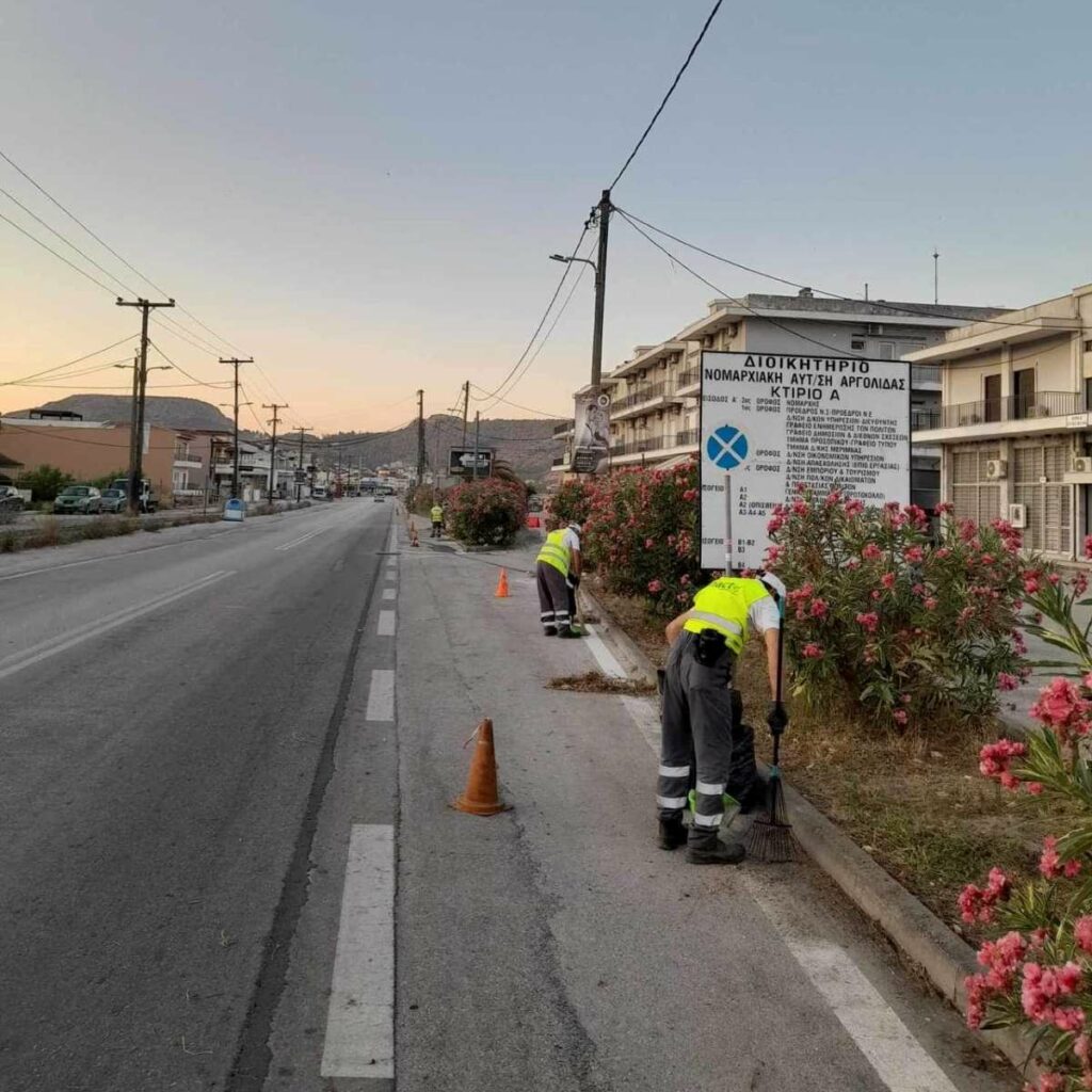 Σκουπίδια στην είσοδο του Ναυπλίου