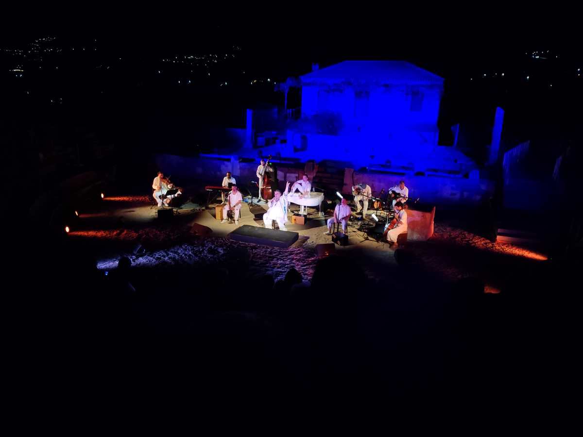 Σταμάτης Κραουνάκης: Μια μαγική ερωτική βραδιά στο Μικρό Θέατρο της Αρχαίας Επιδαύρου