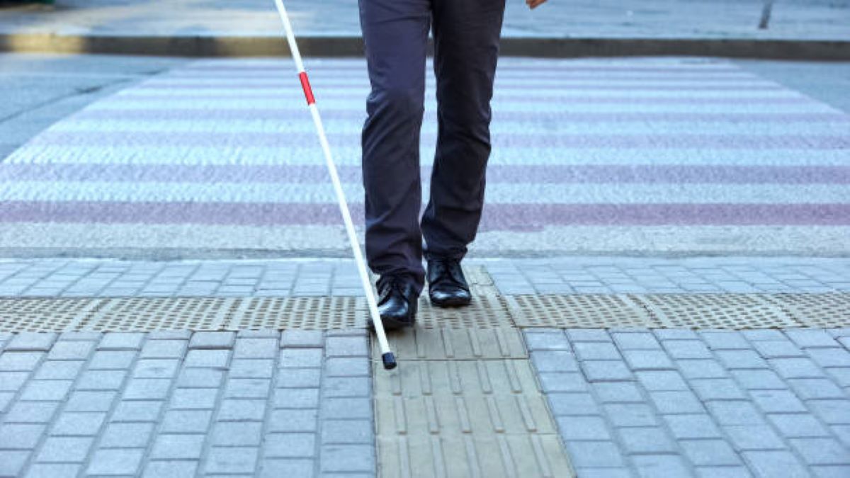 Ο Δήμος Ναυπλιέων δε θα δείξει καμία ανοχή στους καταστηματάρχες που καταπατούν τη γραμμή όδευσης τυφλών