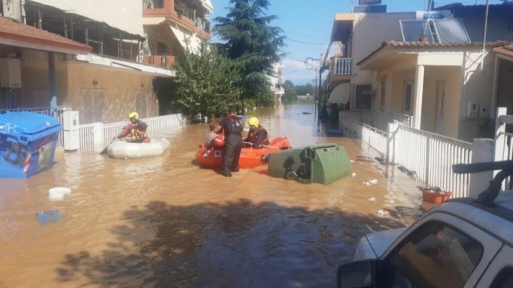 Εθελοντές από την Καλαμάτα σε επιχειρήσεις διάσωσης στη Θεσσαλία 1