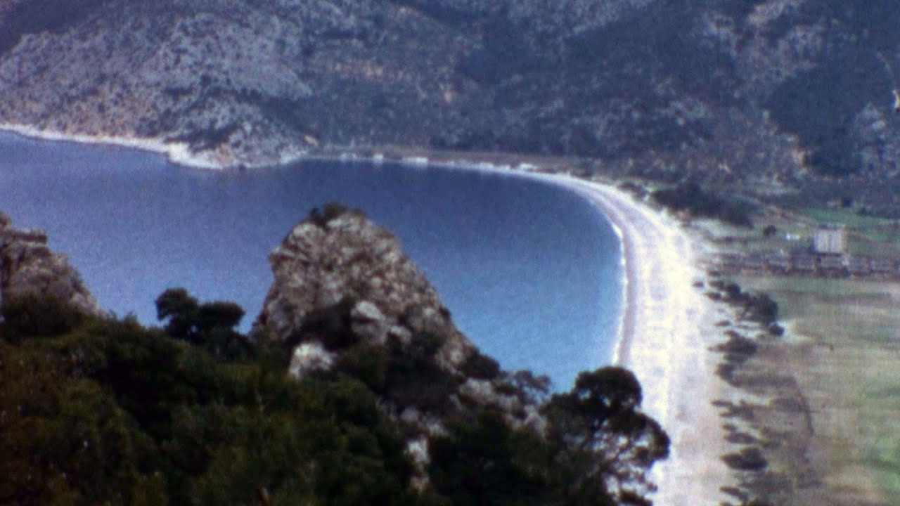 Κορινθιακός Κόλπος: Μία παραλία να την πιείς στο ποτήρι εν έτει 1974