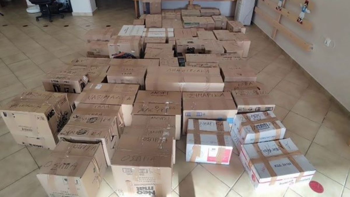 75 κουτιά γεμάτα αγάπη παρέδωσε το Χορόσημο στους πληγέντες της Θεσσαλίας