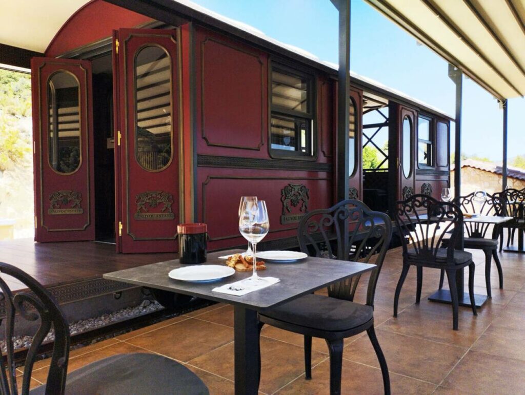 wine bar βαγόνι τρένου στη Νεμέα (1)