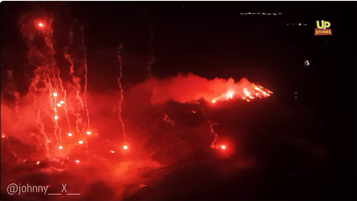 Σαντορίνη: Απίστευτο υπερθέαμα η αναπαράσταση της έκρηξης του Ηφαιστείου (Βίντεο)
