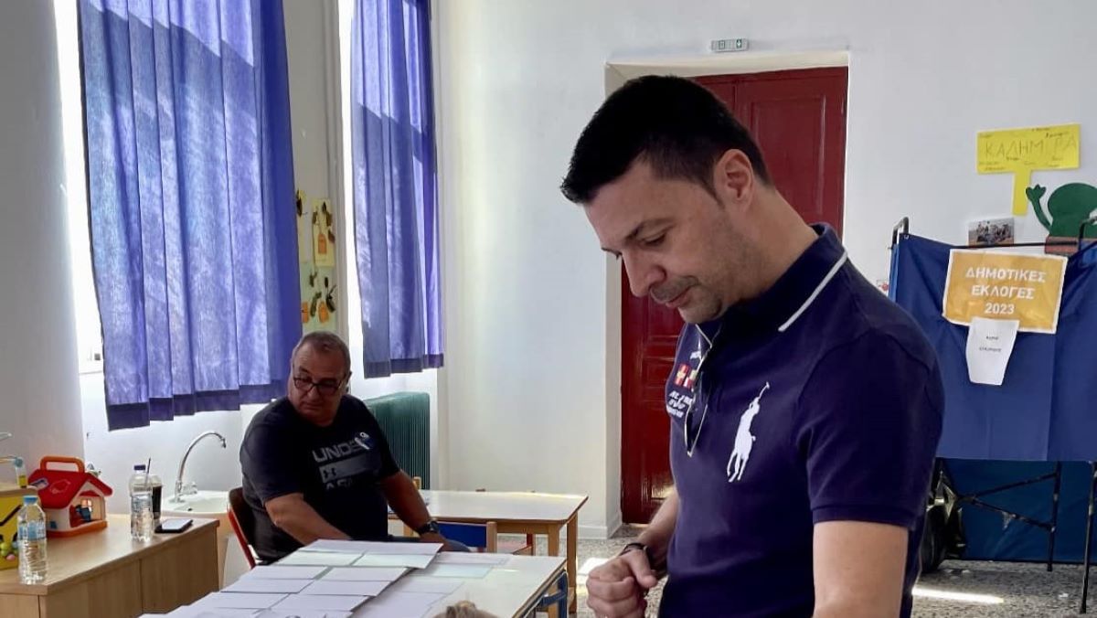 Ψήφισε ο Κωνσταντίνος Μάκαρης – «Στηρίζουμε Δημήτρη Ορφανό για να απαλλαγεί ο Δήμος από την μειοψηφία»