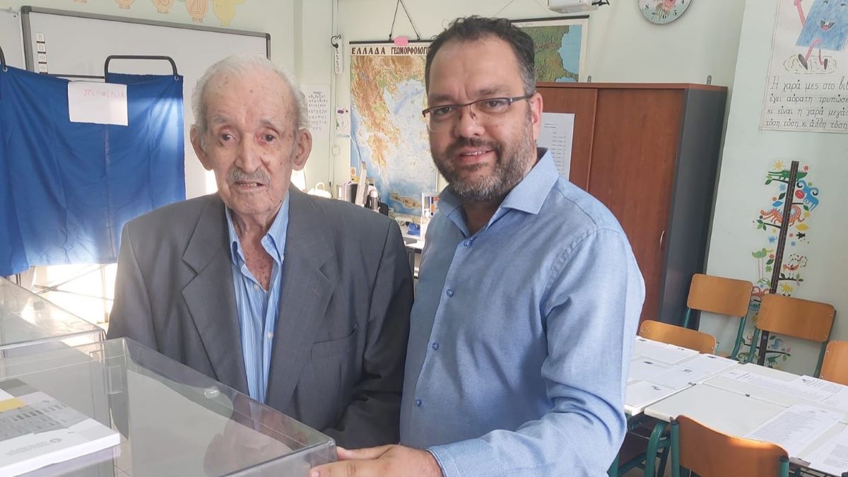 Δήμος Επιδαύρου: Μαζί με τον παππού του ψήφισε ο Τάσος Χρόνης