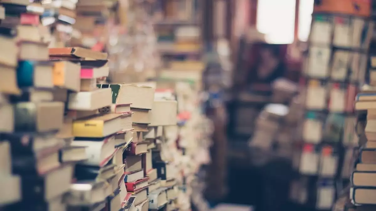 Βιβλία στέλνει η Περιφέρεια Πελοποννήσου σε δημόσιες και σχολικές βιβλιοθήκες