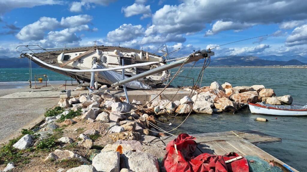 Ιστιοφόρο κακοκαιρία Ναύπλιο (5)