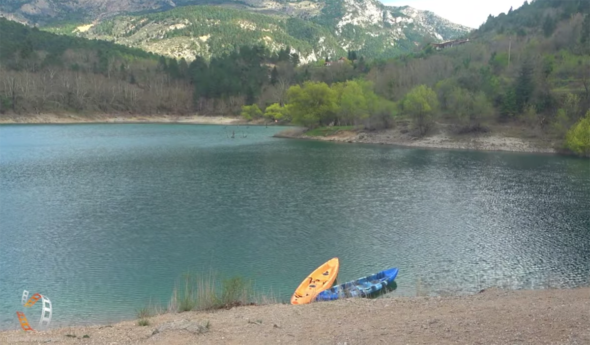 Μια από τις νεότερες Αλπικές λίμνες της Ευρώπης βρίσκεται στην Πελοπόννησο