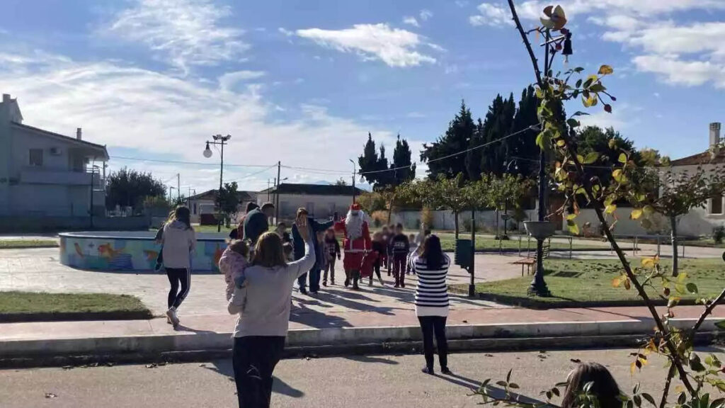 Κουρτάκι στολισμος δεντρου