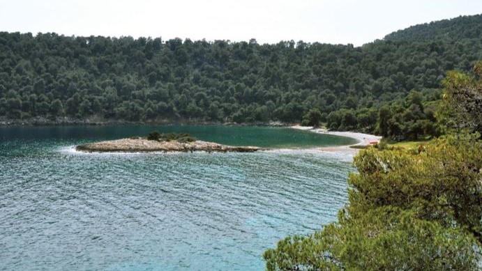 Έντονο ενδιαφέρον για την αξιοποίηση της παραλίας Πολεμάρχας στην Επίδαυρο