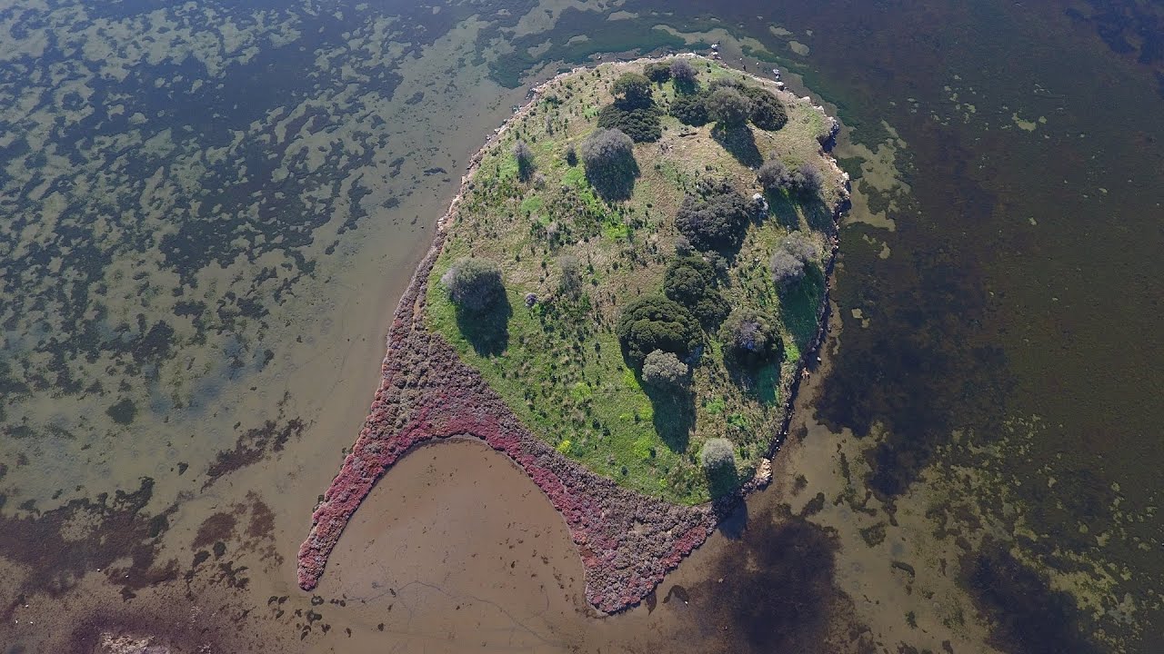 Το άγνωστο νησάκι τσέπης στην Αργολίδα που μοιάζει με ζωγραφιά