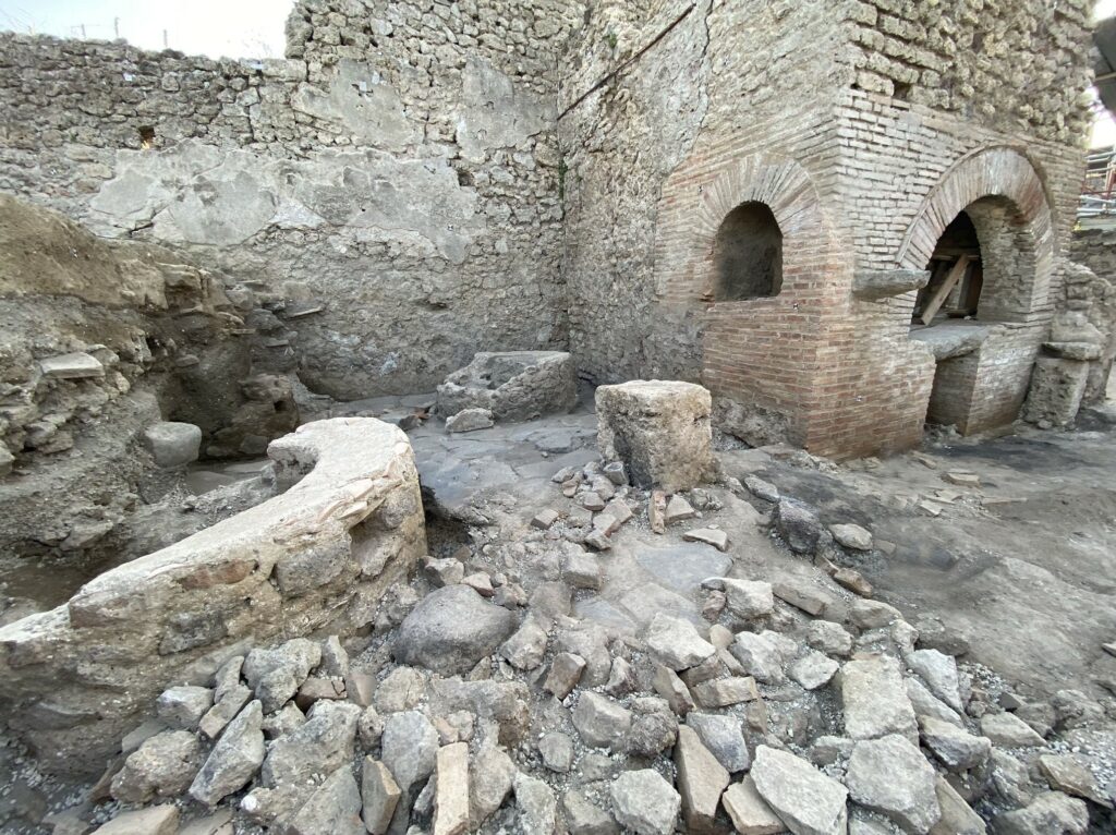 Εικ. 3β Ανασκαφές regio ix Φούρνος (@parco archeologico di pompei)