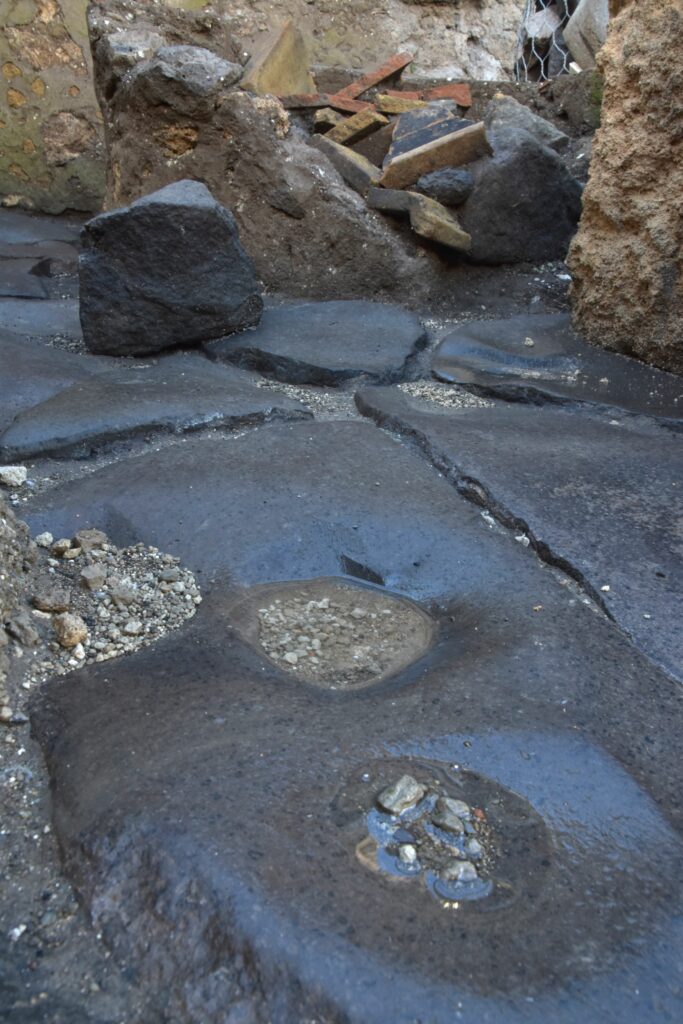 Εικ.4β Ιχνη ανασκαφές regio ix(@parco archeologico di pompei)