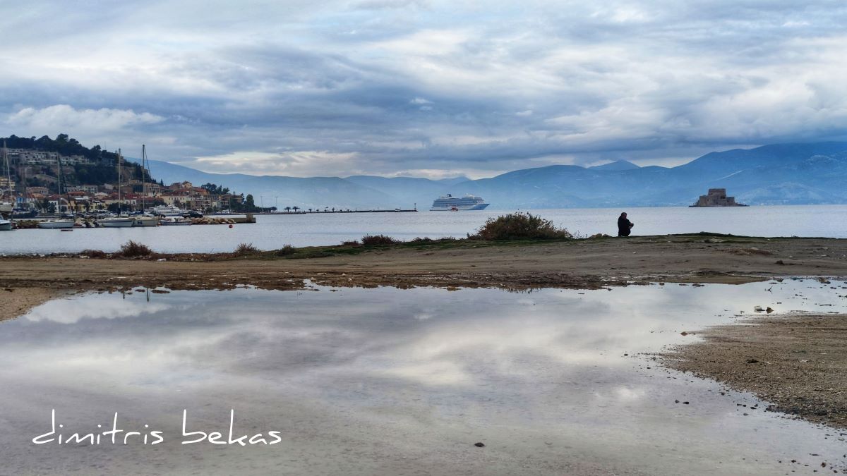 Δύο κρουαζιερόπλοια στολίζουν το λιμάνι του Ναυπλίου λίγο πριν τα Χριστούγεννα