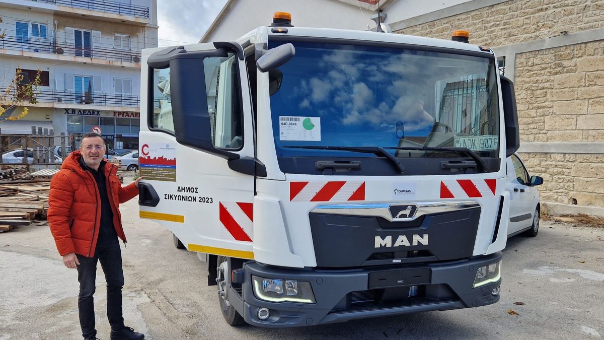 Καινούργιο ανατρεπόμενο φορτηγό αποκομιδής ογκώδων απορριμμάτων απέκτησε ο Δήμος Σικυωνίων