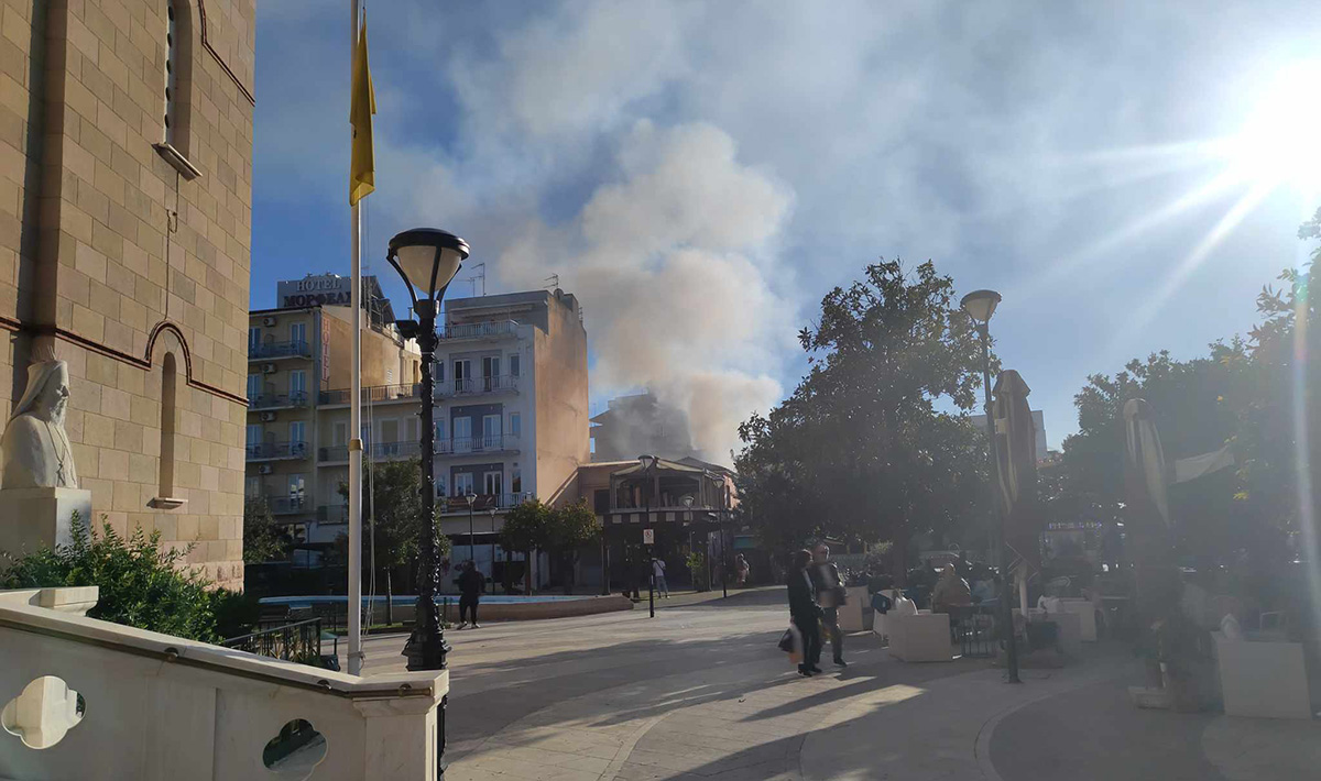 Ανάστατο το Άργος από μεγάλη φωτιά στο κέντρο της πόλης (Εικόνες, βίντεο)