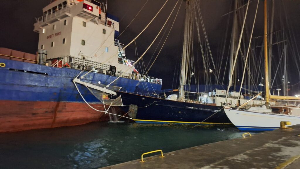 Φορτηγό πλοίο Ναύπλιο πρόσκρουση (9)