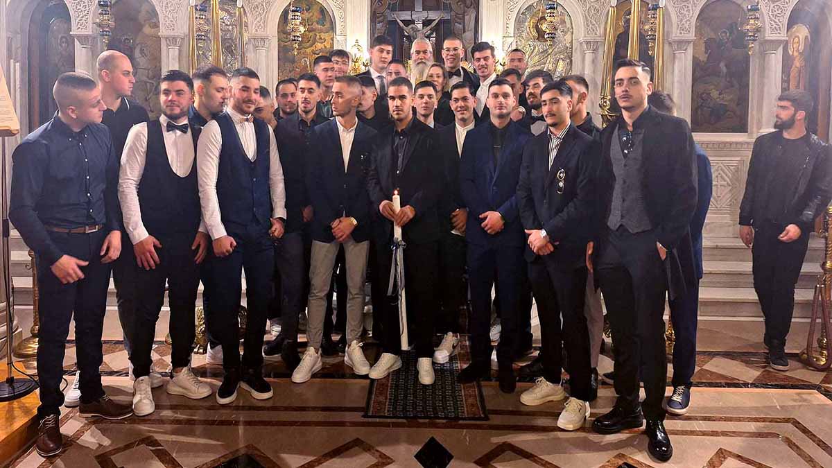Ναύπλιο: Μια ξεχωριστή βάπτιση με 24 νονούς στην Ευαγγελίστρια