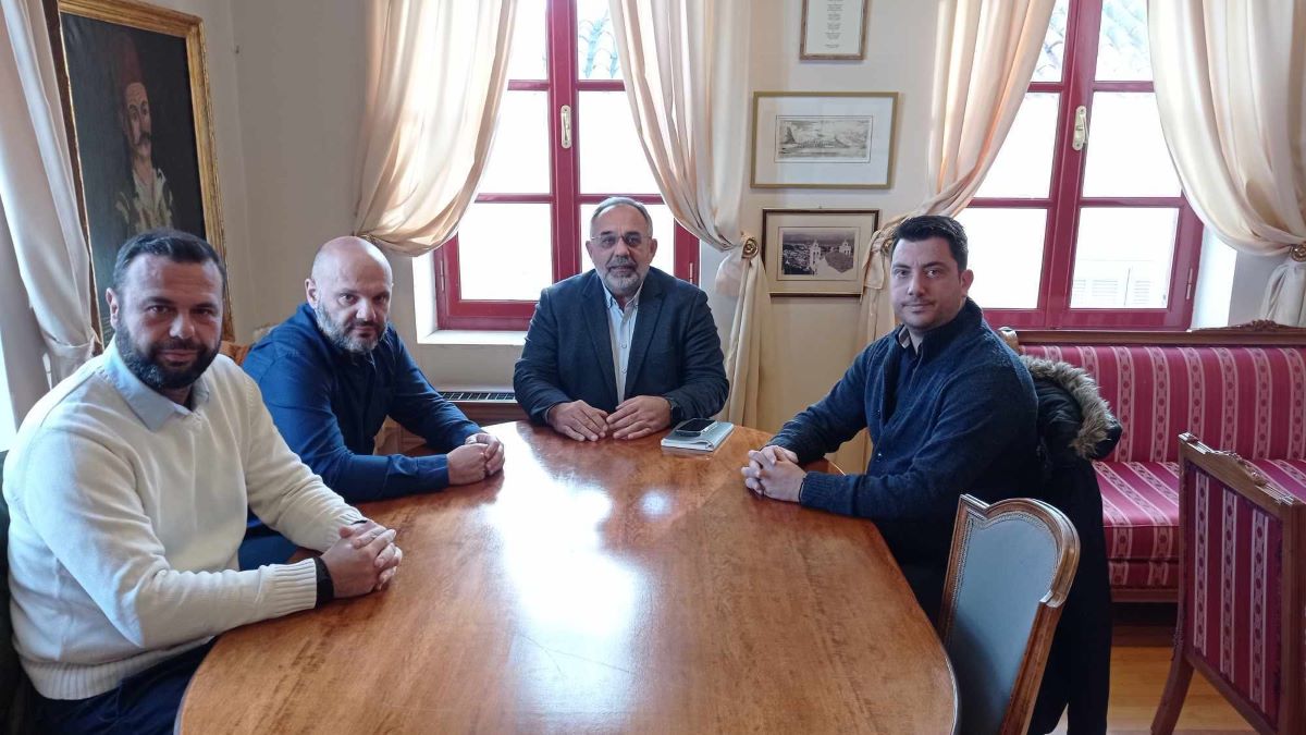 Εθιμοτυπική επίσκεψη στον Δήμαρχο Ναυπλιέων κ. Δημήτριο Ορφανό πραγματοποίησε το προεδρείο της Ένωσης Αστυνομικών Υπαλλήλων Αργολίδας.