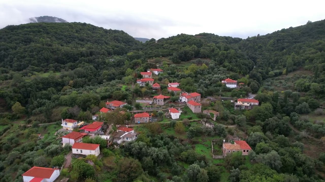 Καλίτσαινα: Το γαλήνιο χωριό της Μεσσηνίας που έχει αναβιώσει το έθιμο των χοιροσφαγίων