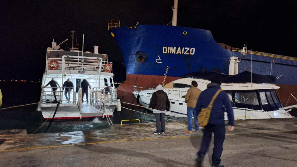 Λιμάνι Ναυπλίου: Μάχη με τον βοριά για να μην συνθλιβεί το σκάφος από το φορτηγό που παρασύρθηκε (Video)