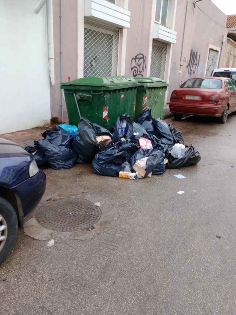 Σκουπίδια αμάζευτα Ναύπλιο
