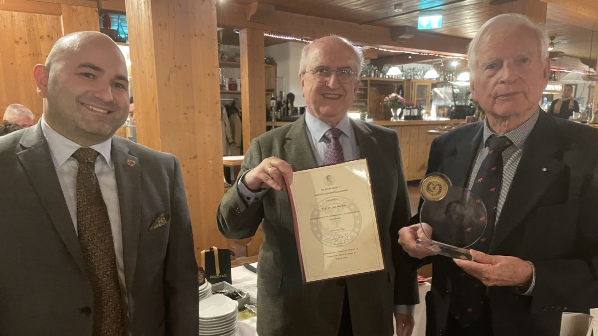 Βραβείο για τον διευθυντή του μουσείου του βασιλιά Όθωνα στο Ότομπρουν, Γιαν Μούρκεν, για τη συμβολή του στον φιλελληνισμό