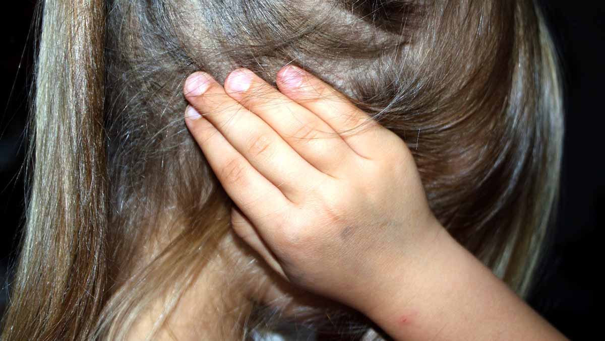 Καλαμάτα: Νταντά κακοποιούσε παιδιά – Αποκαλύφθηκε από κάμερα ασφαλείας