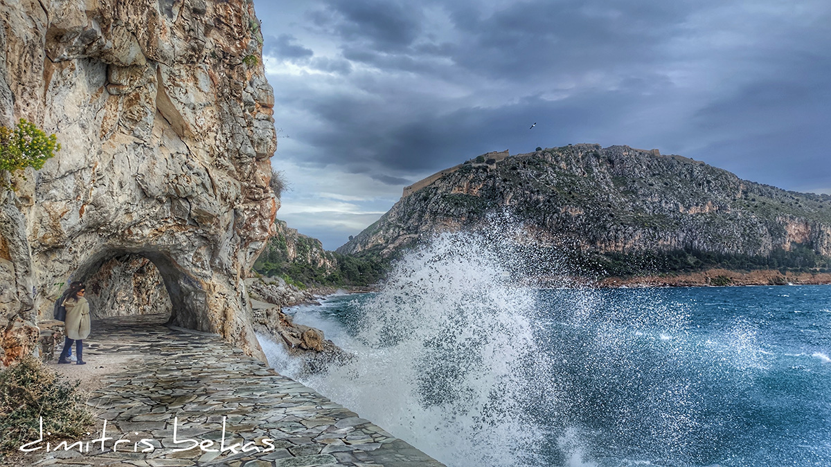 Ατίθασα κύματα έβαλαν στο μάτι το Ναύπλιο (Pics)