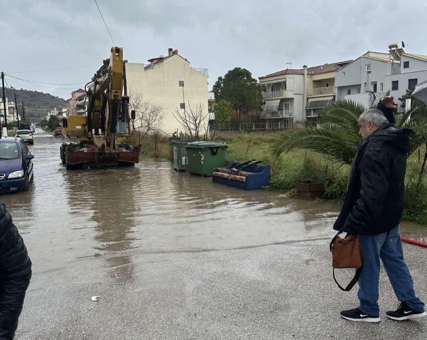 Πλημμυρικό φαινόμενο σε οδό της περιοχής Κούρτη 2 Ναύπλιο