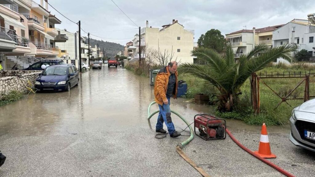 Πλημμυρικό φαινόμενο σε οδό της περιοχής Κούρτη Ναύπλιο