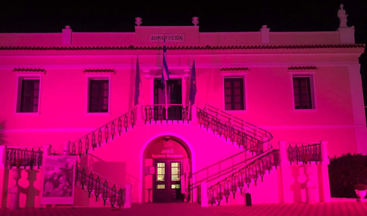 Άργος: Γιατί «ντύθηκε» στα ροζ το παλιό δημαρχείο