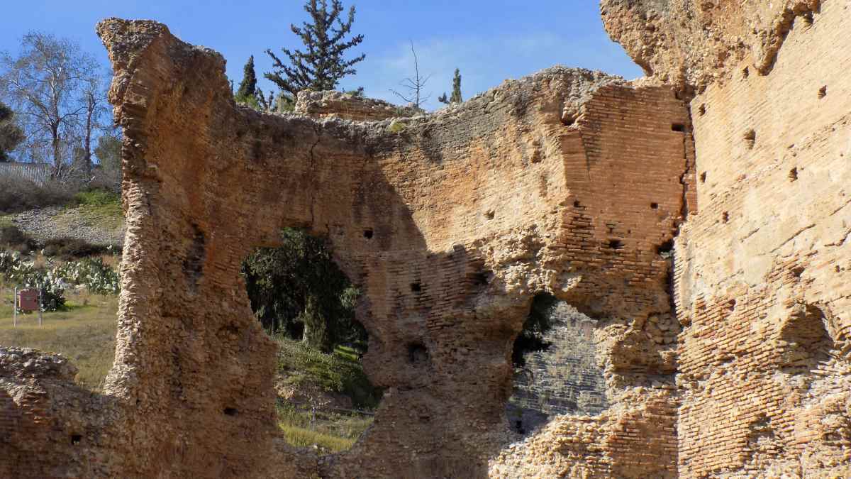 Τα μνημεία του Άργους γκρεμίζονται – Το Σεραπείο καταρρέει